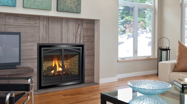 Regency P36D medium gas fireplace with black arched vignette faceplate in black chrome